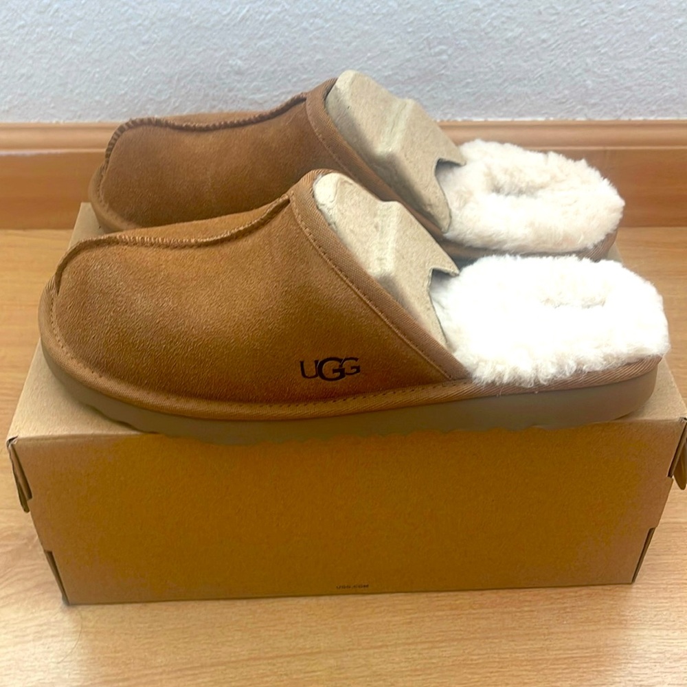 Kids UGG Keegan slipper size 6
